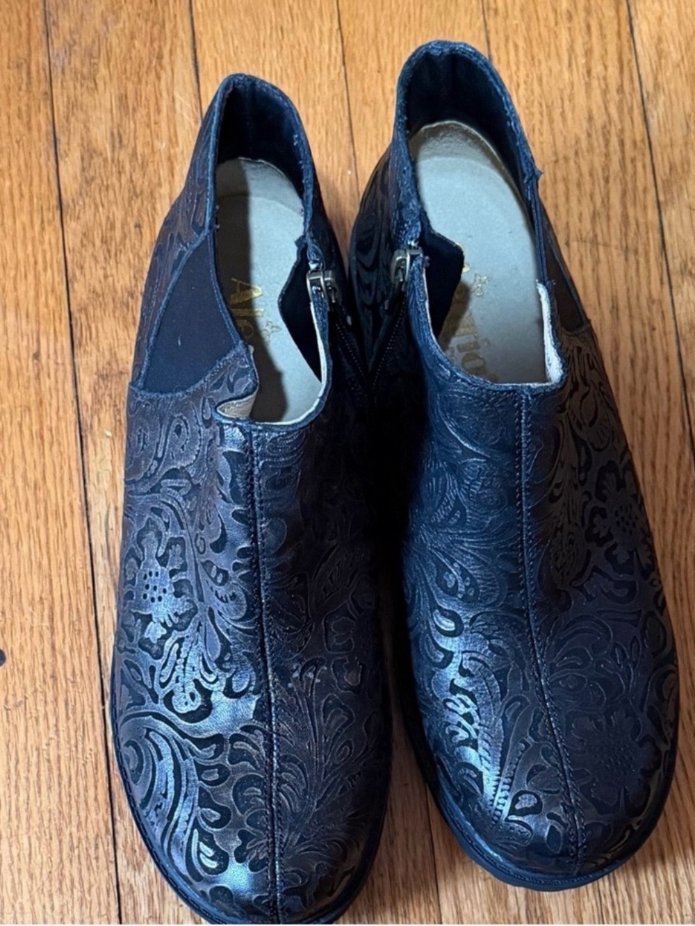Algeria Size 38 Women's Embossed Black Brocade Leather Side Zip Ankle Booties
